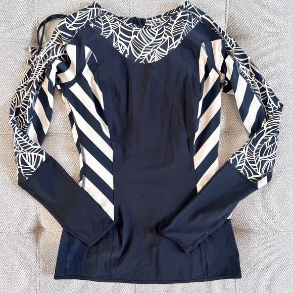 Lululemon Shanti Surf Rash Guard Black Small Steep Stripe Printed Black - Picture 2 of 7